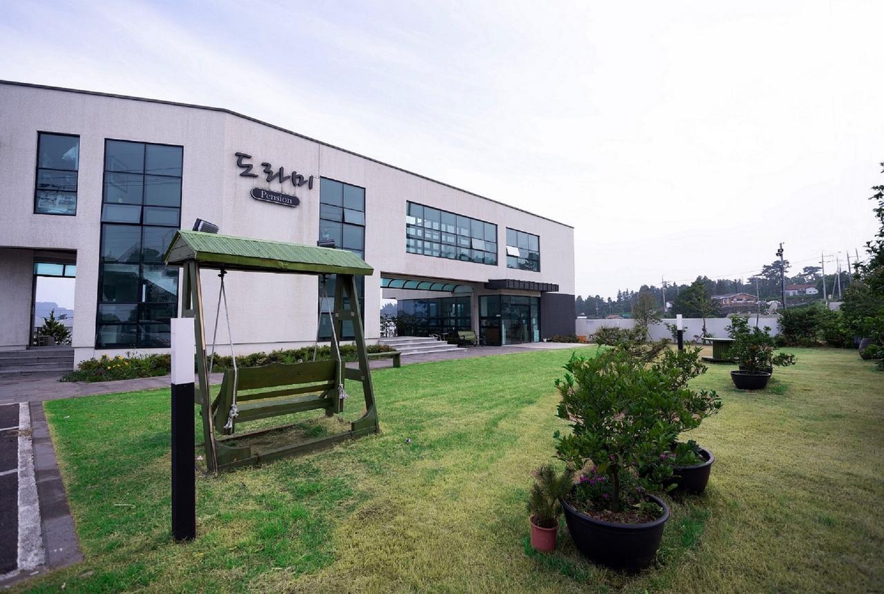 Dorami Pension Seogwipo Bagian luar foto