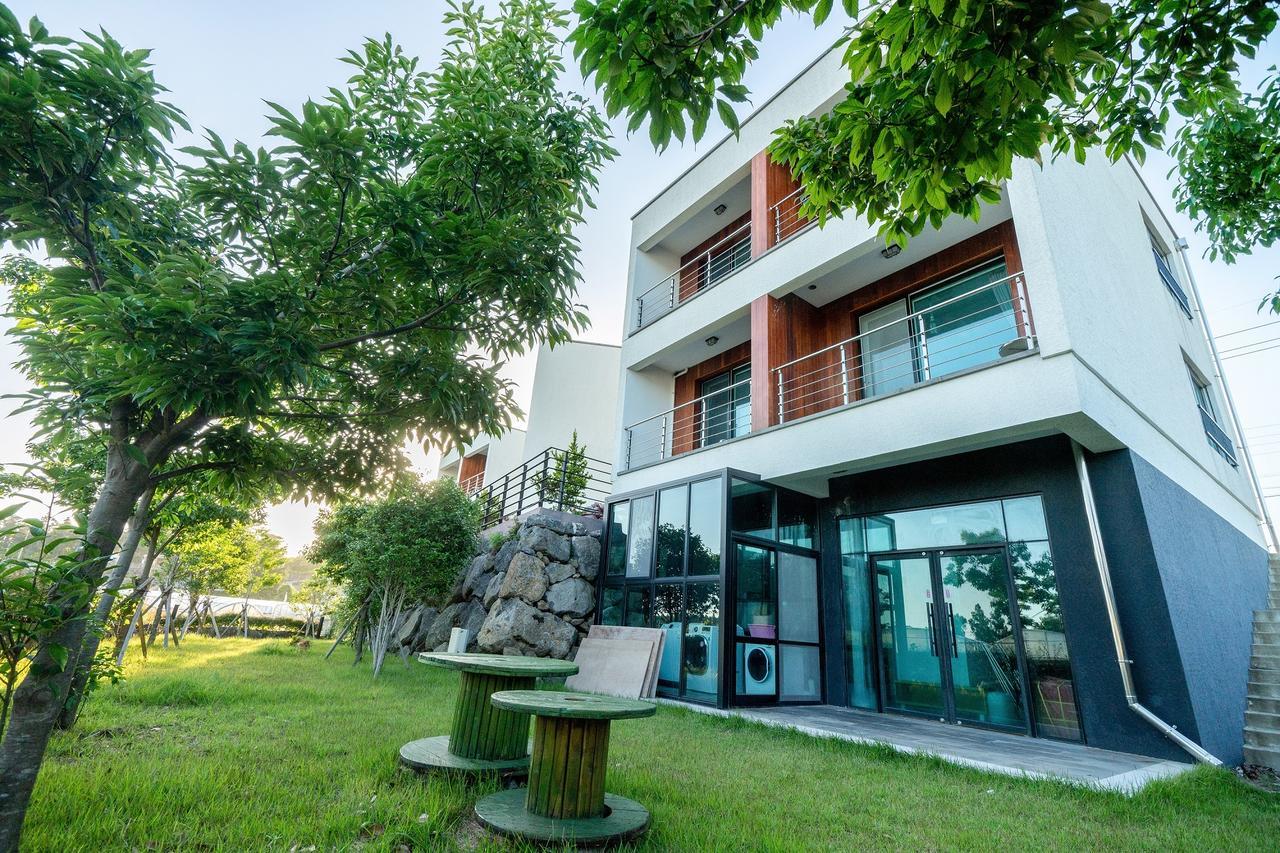 Dorami Pension Seogwipo Bagian luar foto