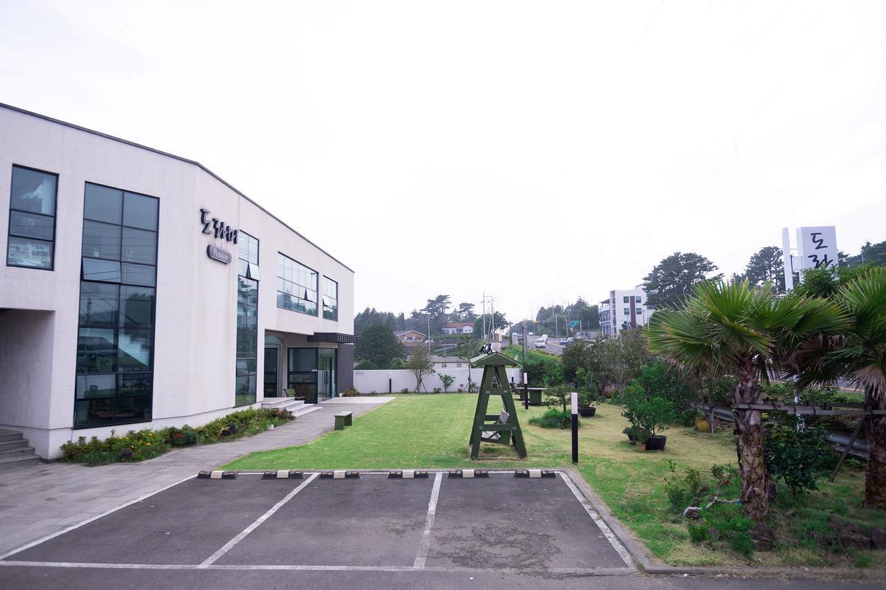 Dorami Pension Seogwipo Bagian luar foto